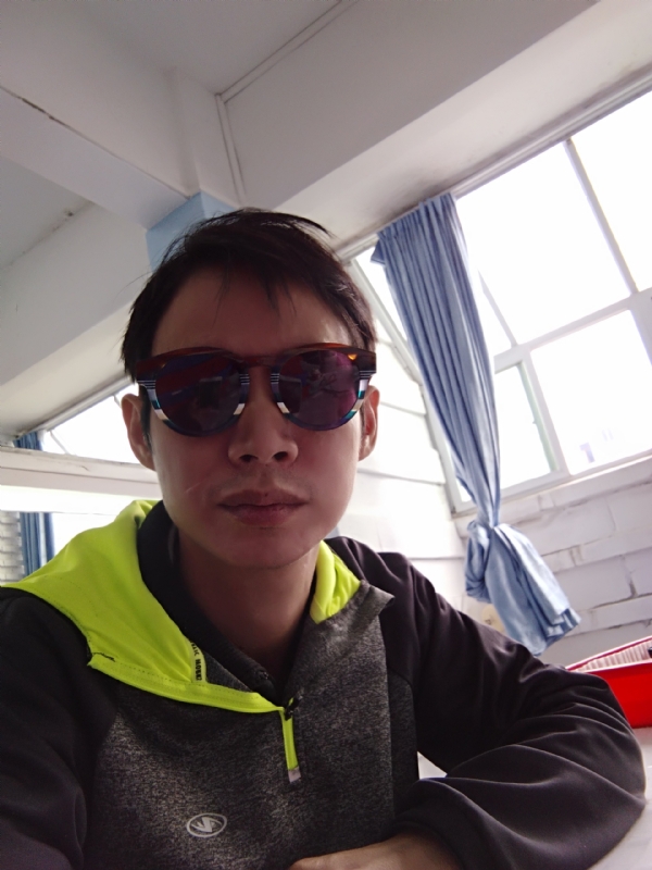 五华移民男的第一张照片--南平相亲服务中心