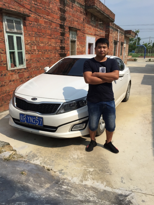 独坐街头的第三张照片--南平相亲服务中心