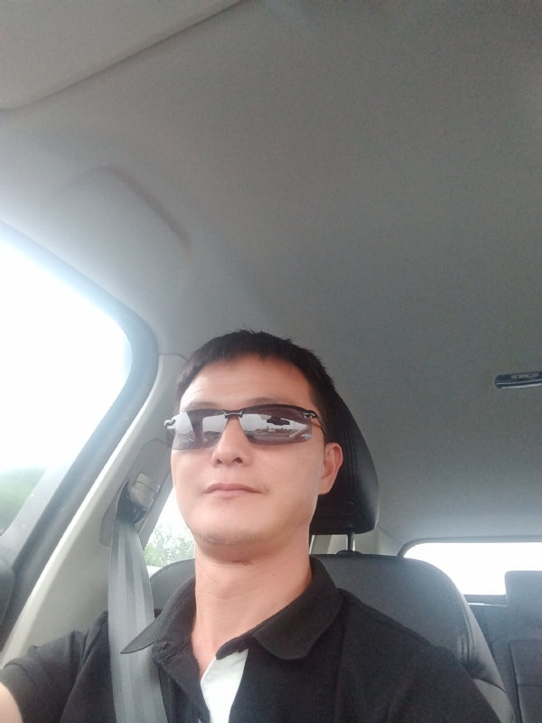 孤独的男人的第一张照片--南平相亲服务中心