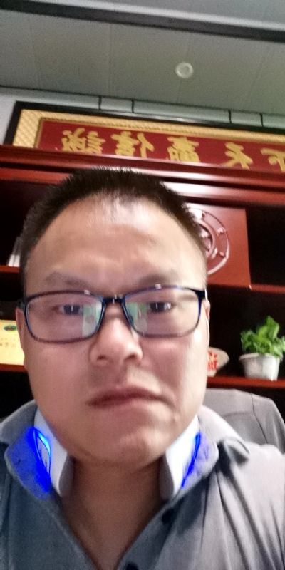 模具工匠的第一张照片--南平相亲服务中心