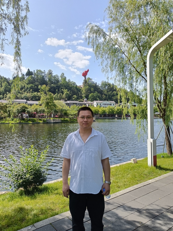 风雨相伴的第一张照片--南平相亲服务中心