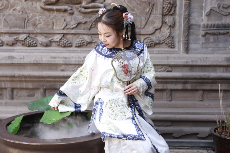 认真的雪的第一张照片--南平相亲服务中心